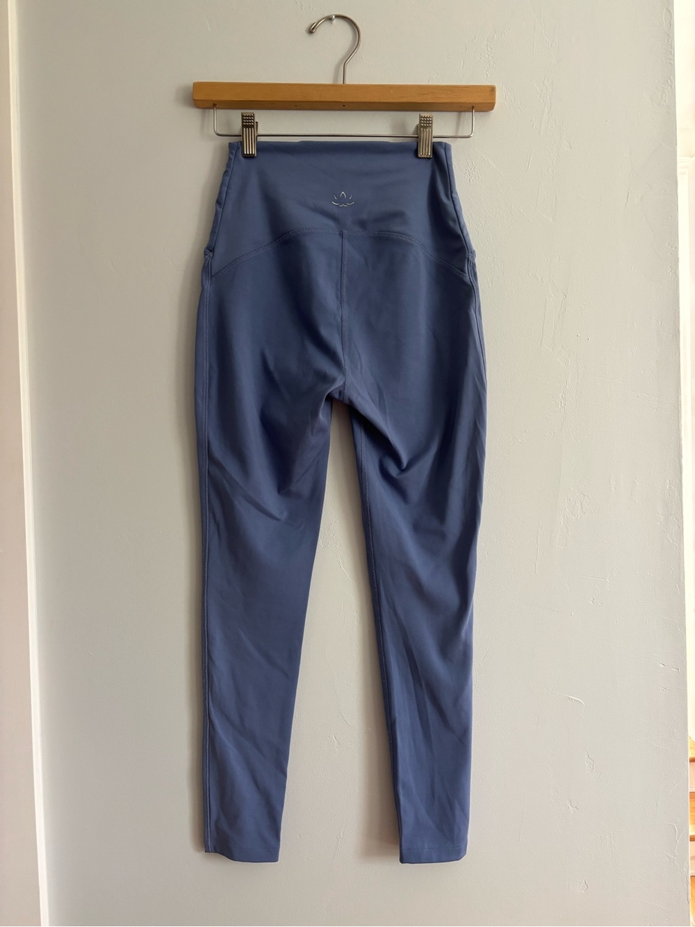 Beyond Yoga Hazy Peri Peri Set Leggings and Top Small - Picture 3 of 6